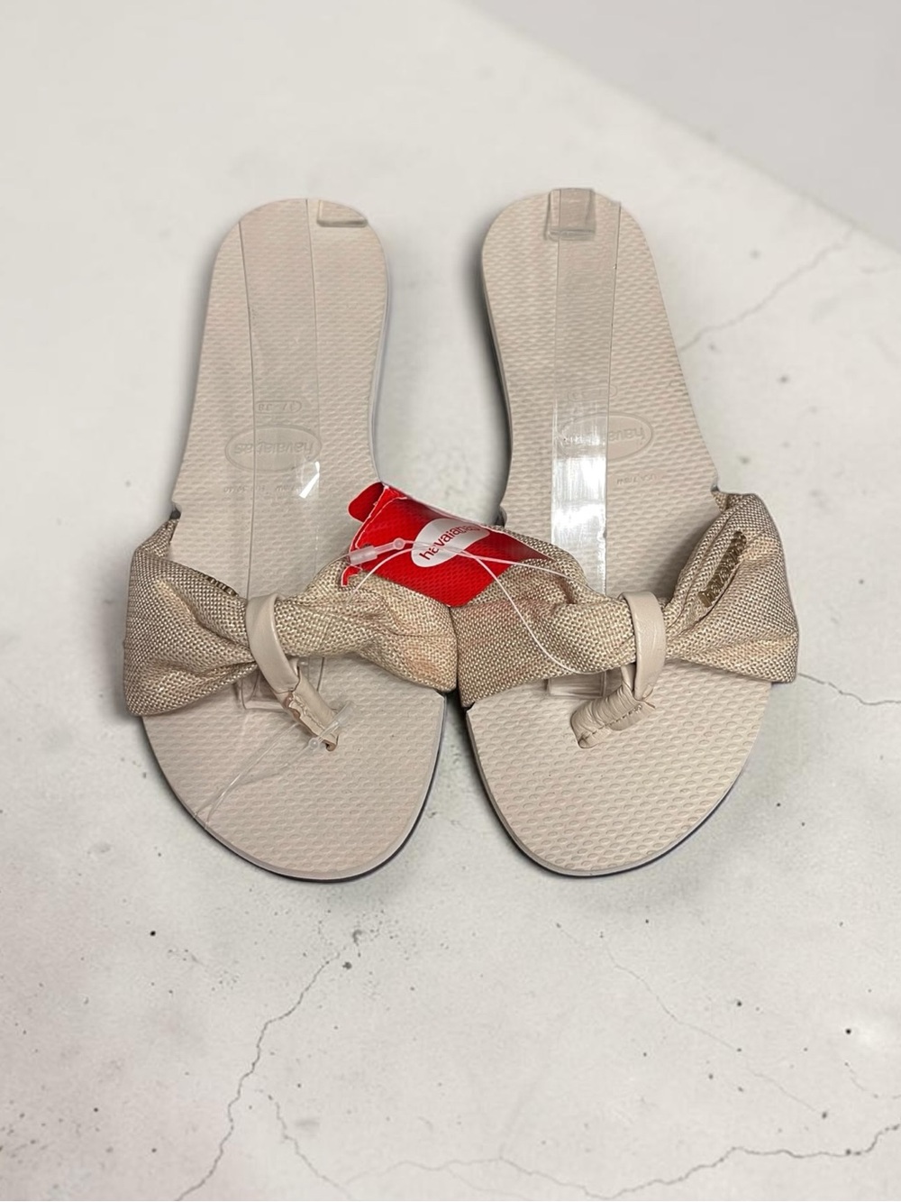 🌻NEW w/tag Havaianas You St Tropez Shine Bow Flip Flops Beige Metallic Size 7-8